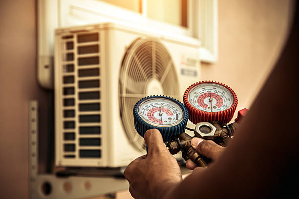 Professional Hvac technician working in Hampton, CT
